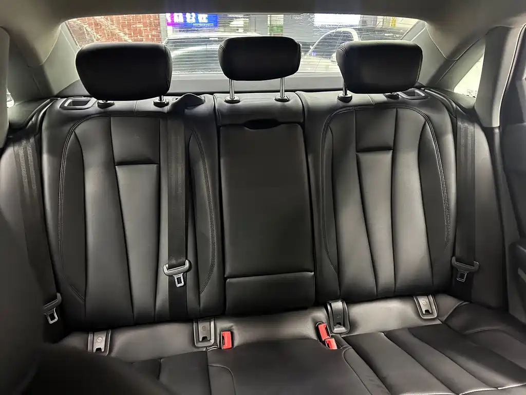 Audi A4L — миниатюра 8