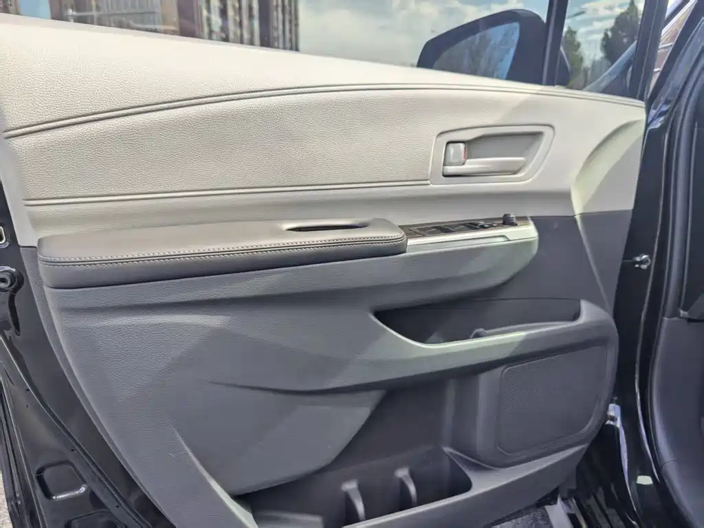 Toyota Granvia — миниатюра 10