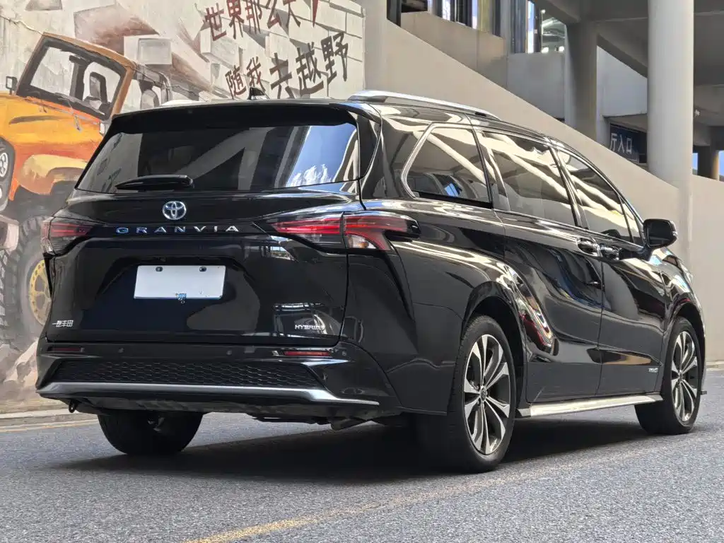 Toyota Granvia — миниатюра 5