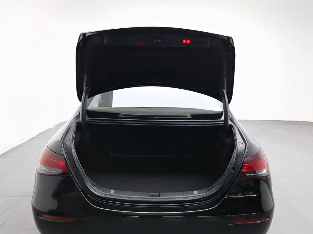 Mercedes-Benz E-Class — миниатюра 16