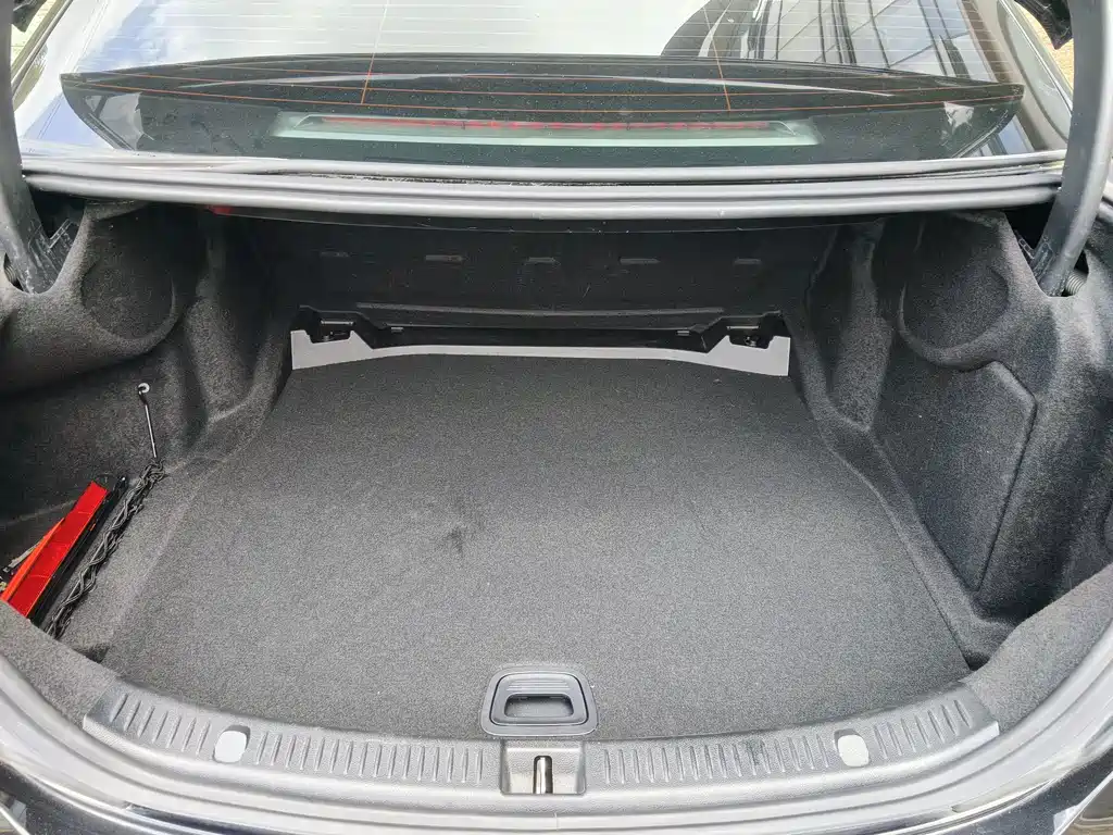 Mercedes-Benz E-Class — миниатюра 12
