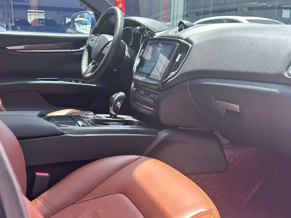 Maserati Ghibli — миниатюра 6