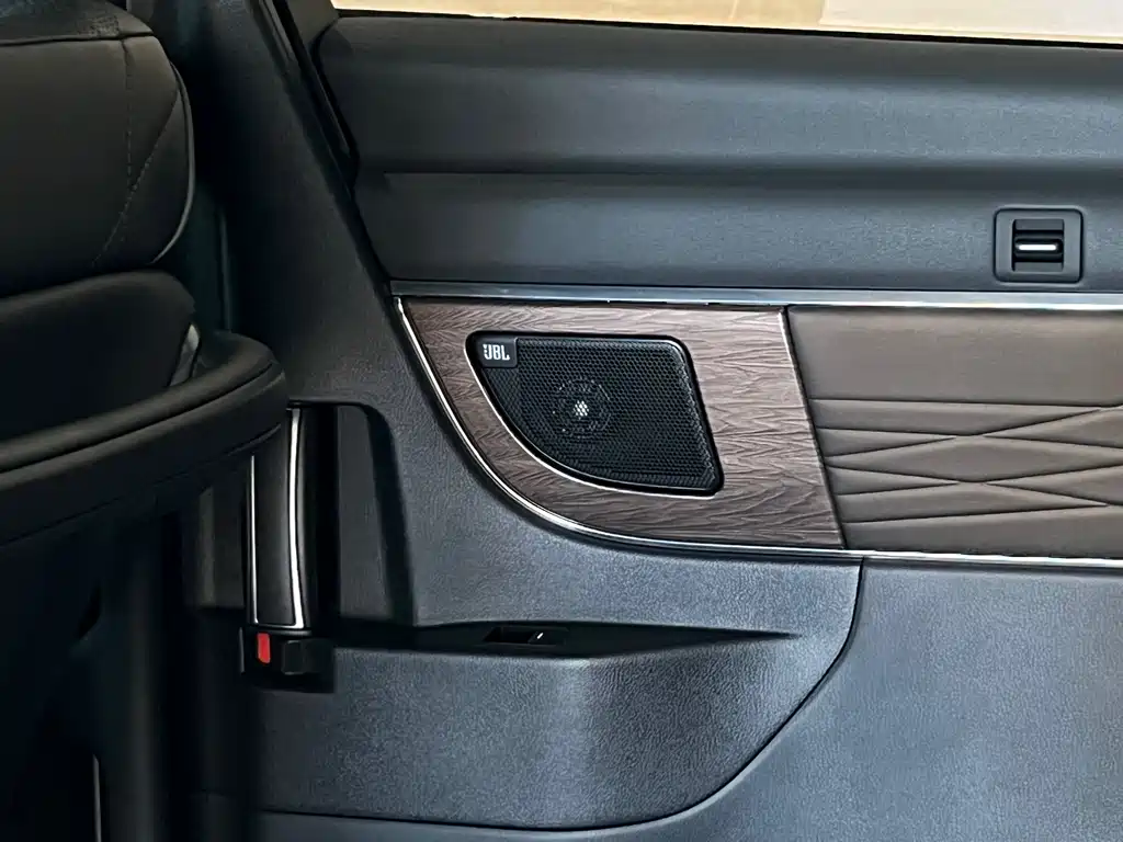 Toyota Vellfire — миниатюра 20