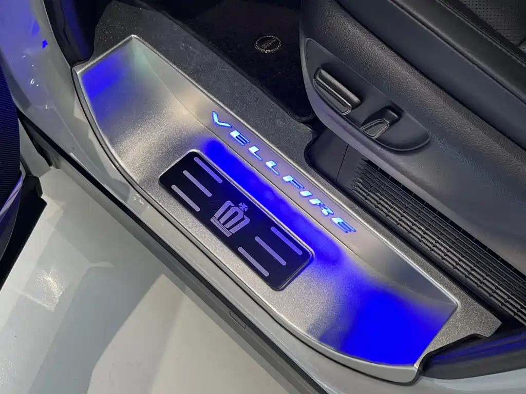 Toyota Vellfire — миниатюра 10