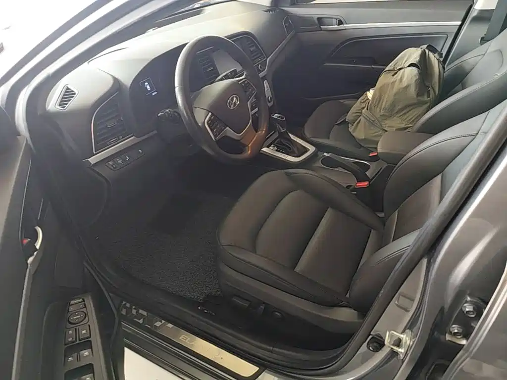 Hyundai Elantra — миниатюра 15