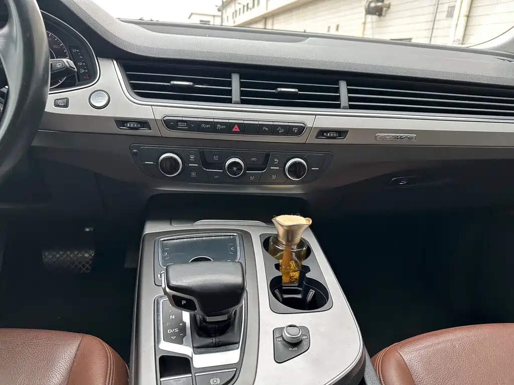 Audi Q7 — миниатюра 11