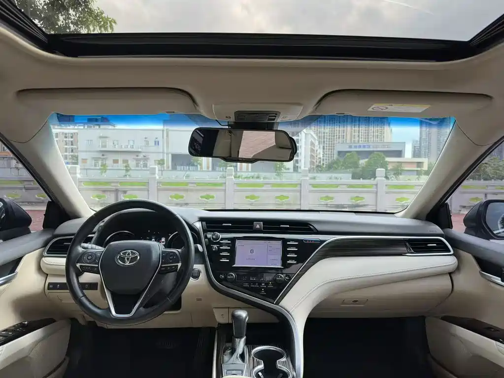 Toyota Camry — миниатюра 5