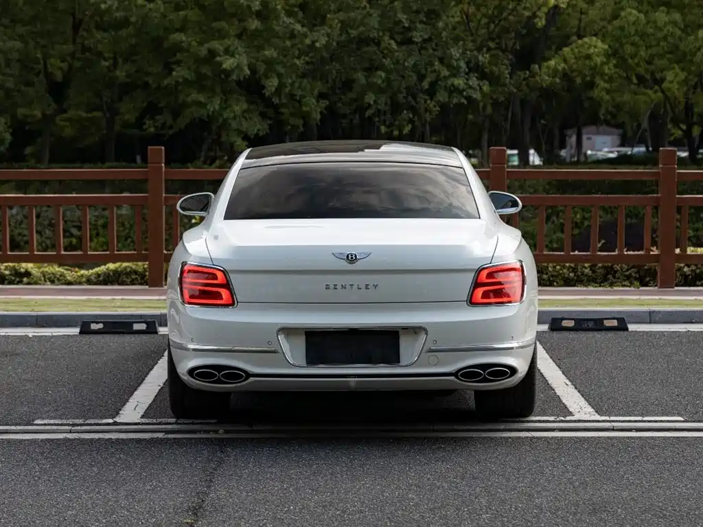 Bentley Flying Spur 2024 V8 Edition 8