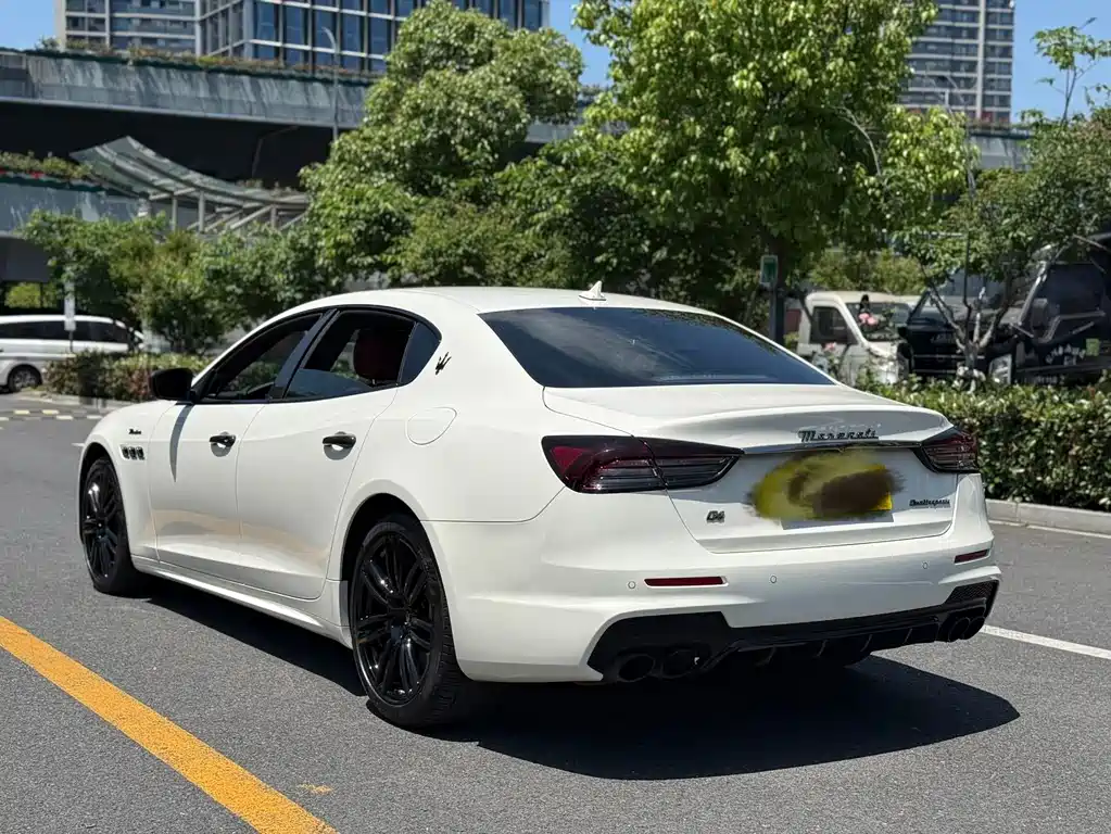 Maserati Quattroporte — миниатюра 4