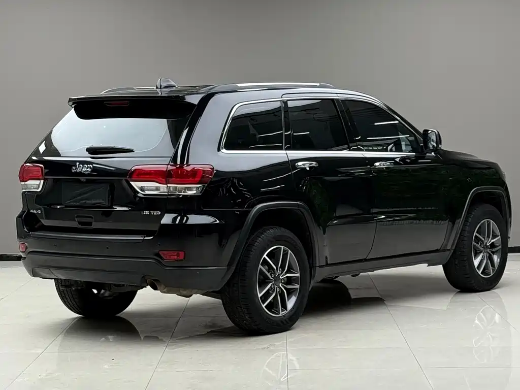Jeep Grand Cherokee (Import) — миниатюра 2