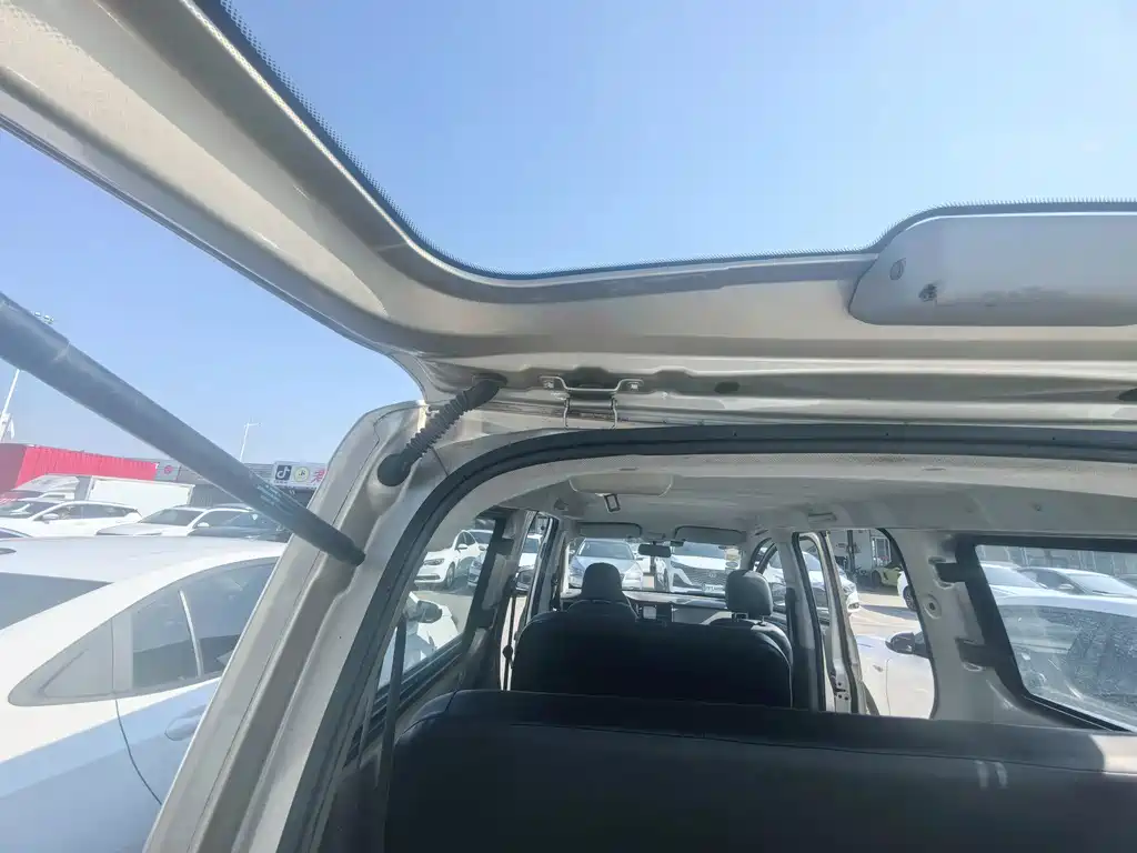 Wuling Rongguang V — миниатюра 12