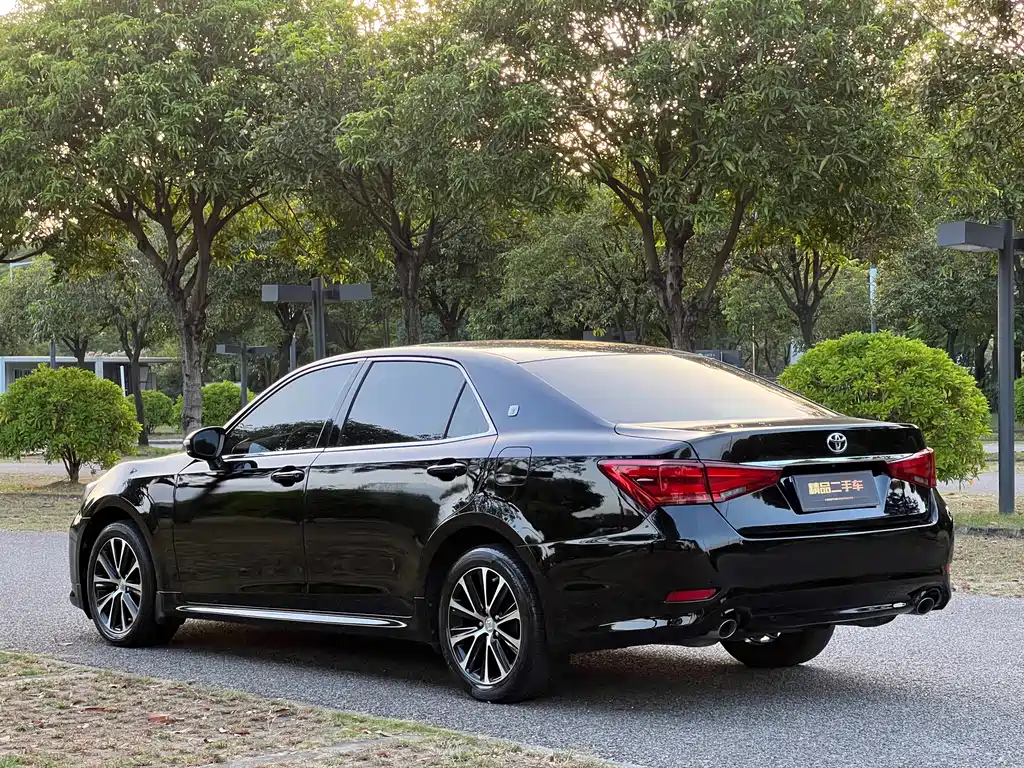 Toyota Crown — миниатюра 7