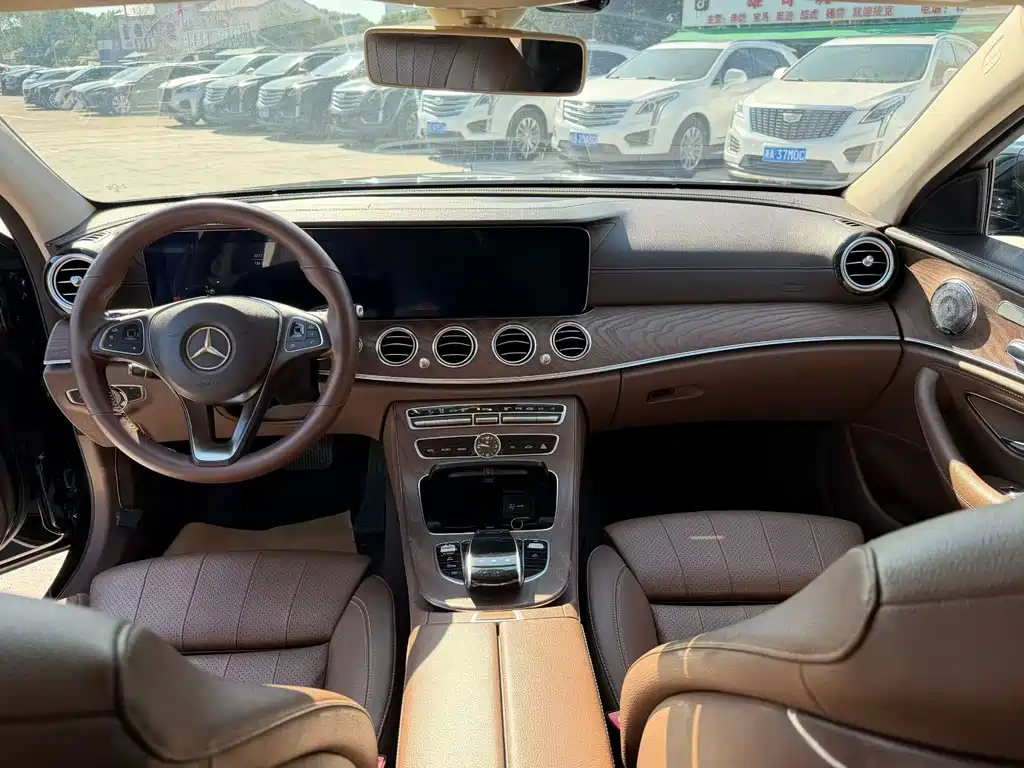 Mercedes-Benz E-Class — миниатюра 6