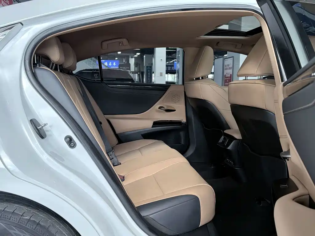 Lexus ES — миниатюра 9