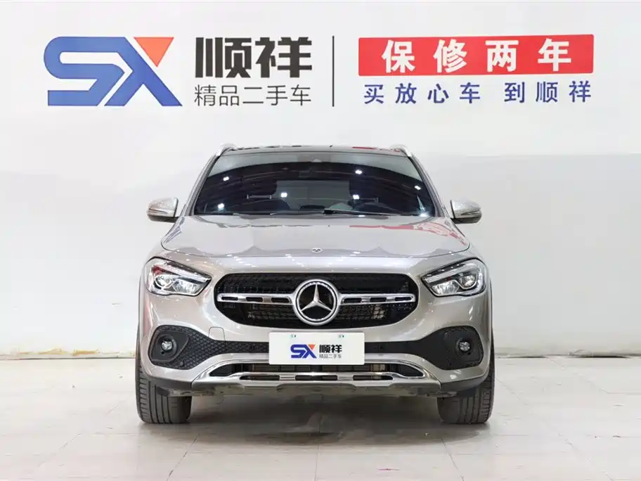 MERCEDES-BENZ GLA