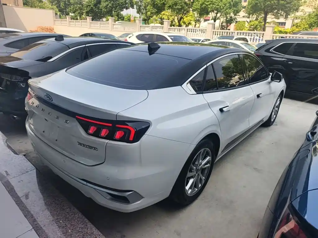 Ford Mondeo — миниатюра 7