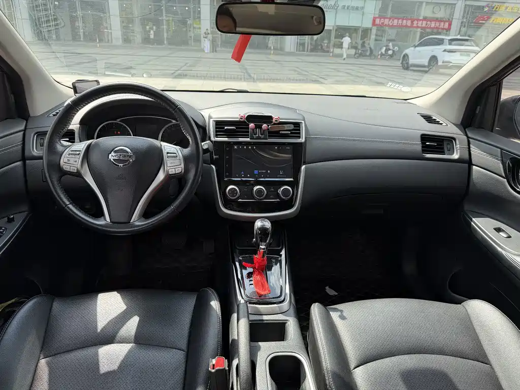 Nissan Tiida — миниатюра 12
