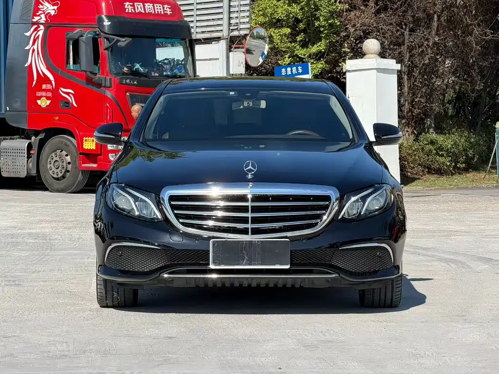 Mercedes-Benz E-Class — миниатюра 2