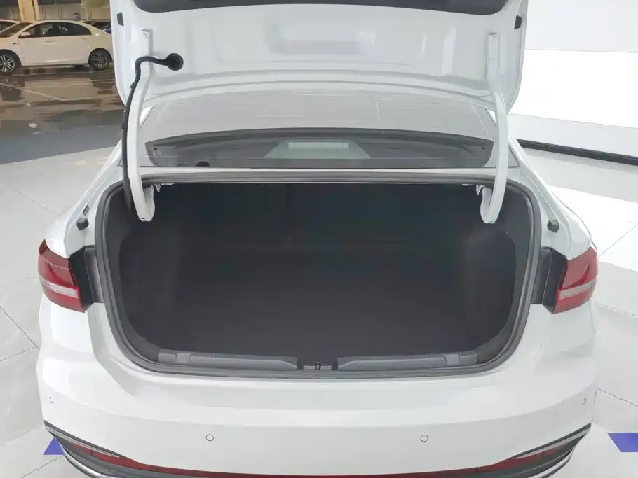 Volkswagen Lavida — миниатюра 4