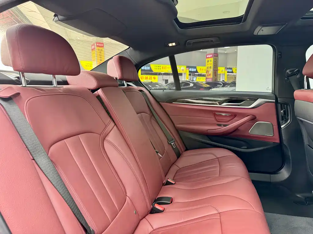 BMW 5 Series — миниатюра 13