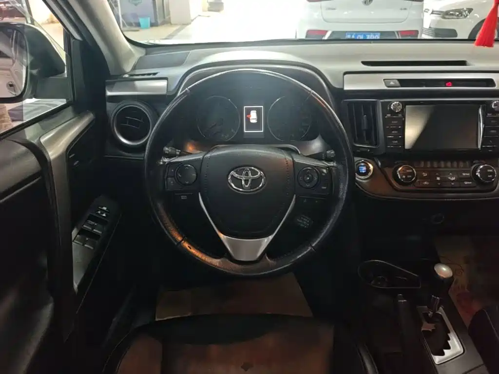 Toyota RAV4 — миниатюра 11