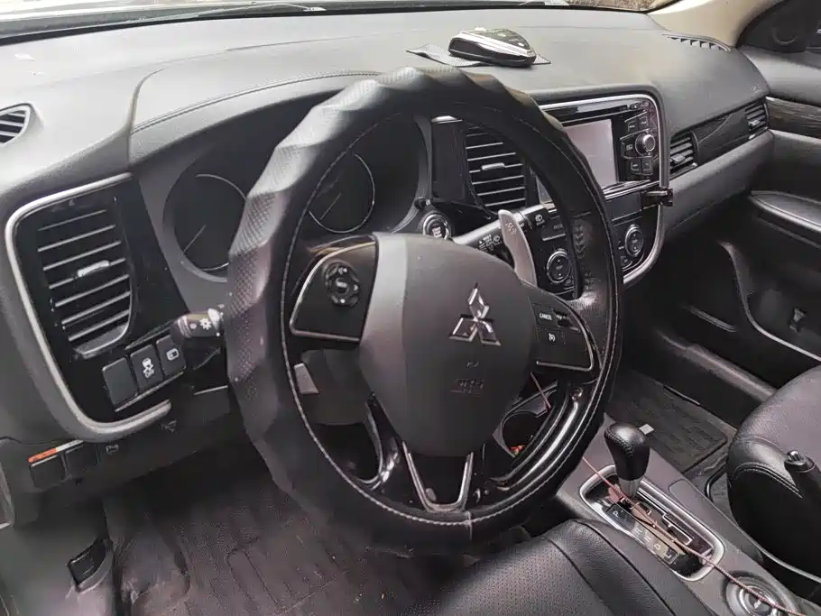 Mitsubishi Outlander (Import) — миниатюра 12