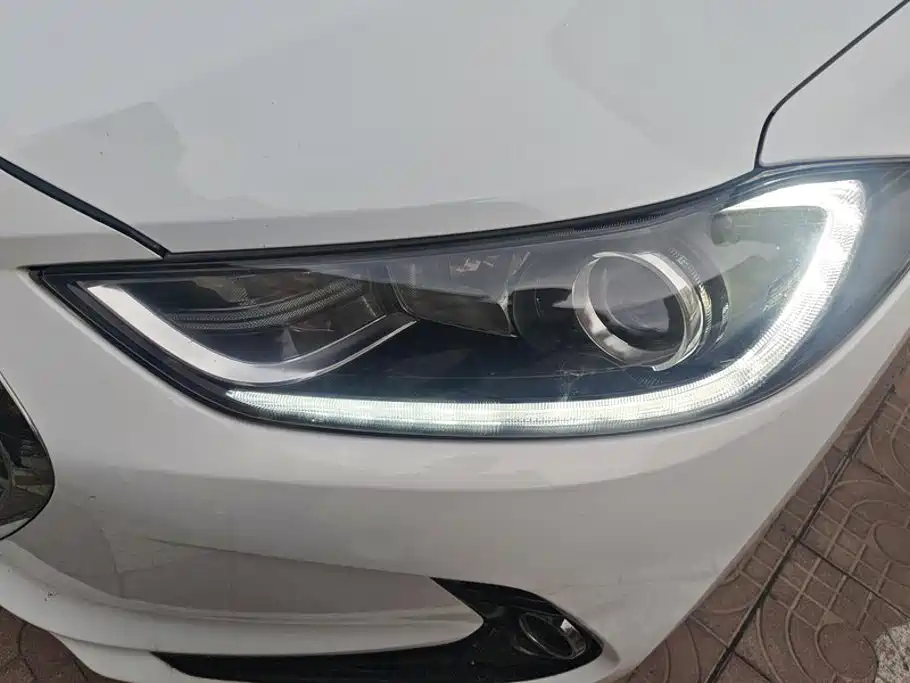 Hyundai Elantra — миниатюра 5