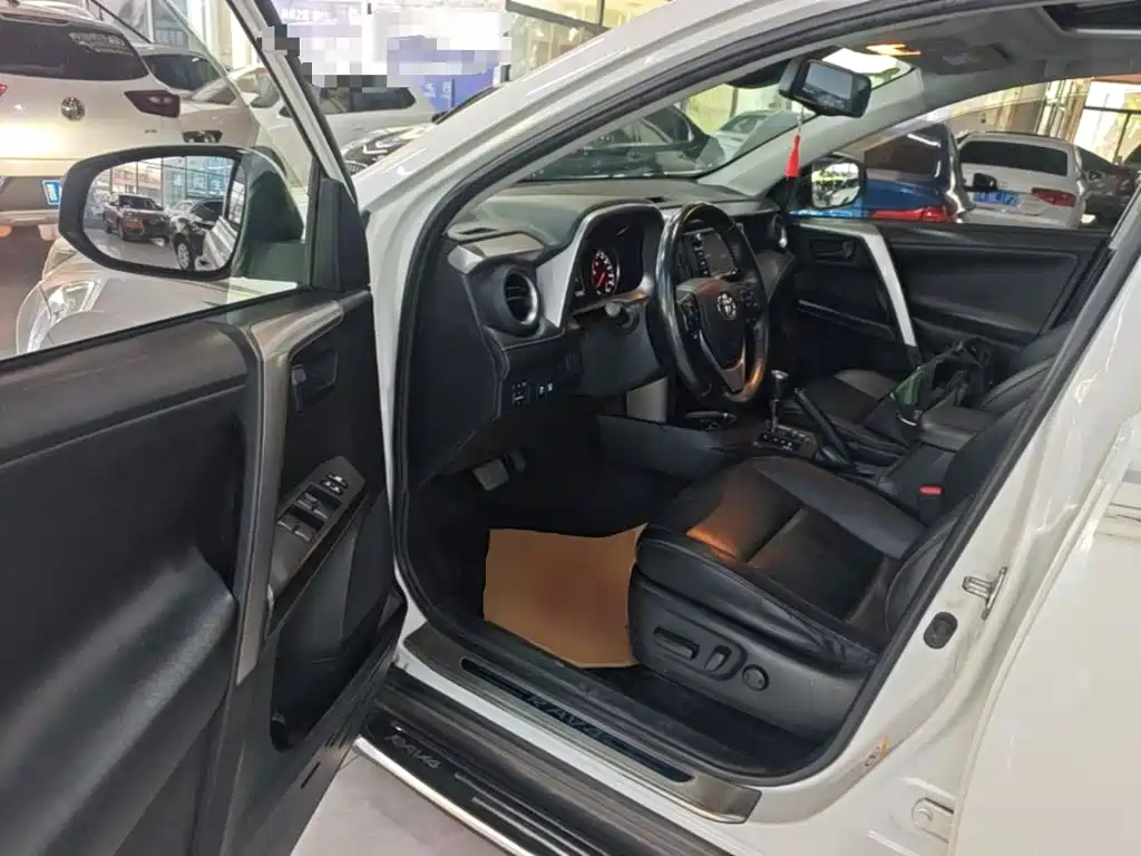 Toyota RAV4 — миниатюра 16