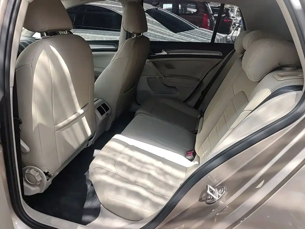Volkswagen Golf — миниатюра 17
