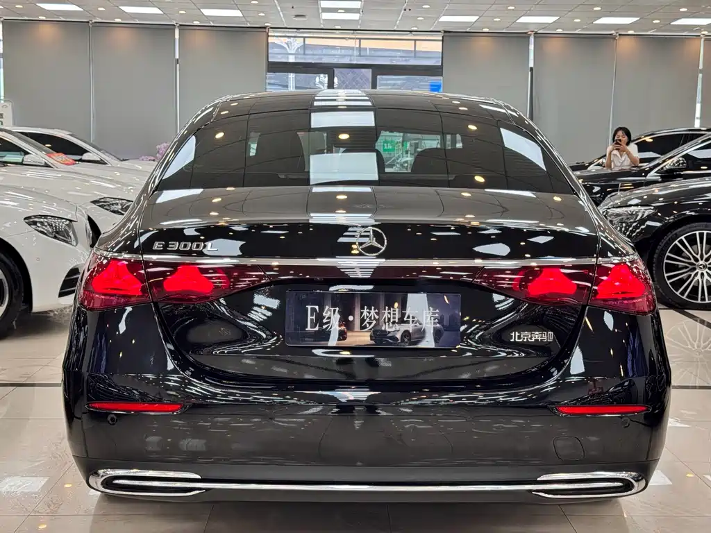Mercedes-Benz E-Class — миниатюра 4