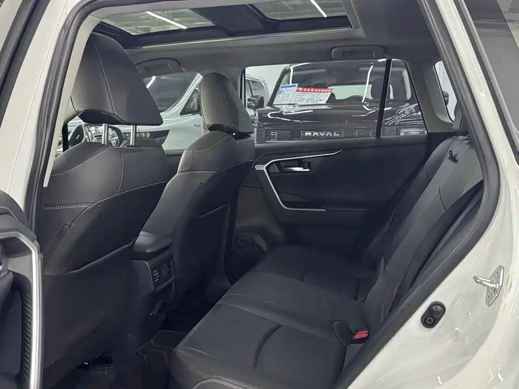 Toyota RAV4 — миниатюра 5