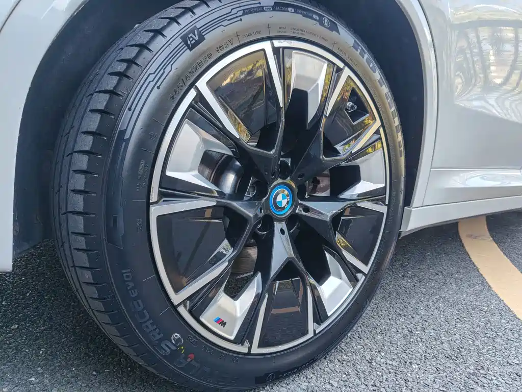 BMW iX3 — миниатюра 13