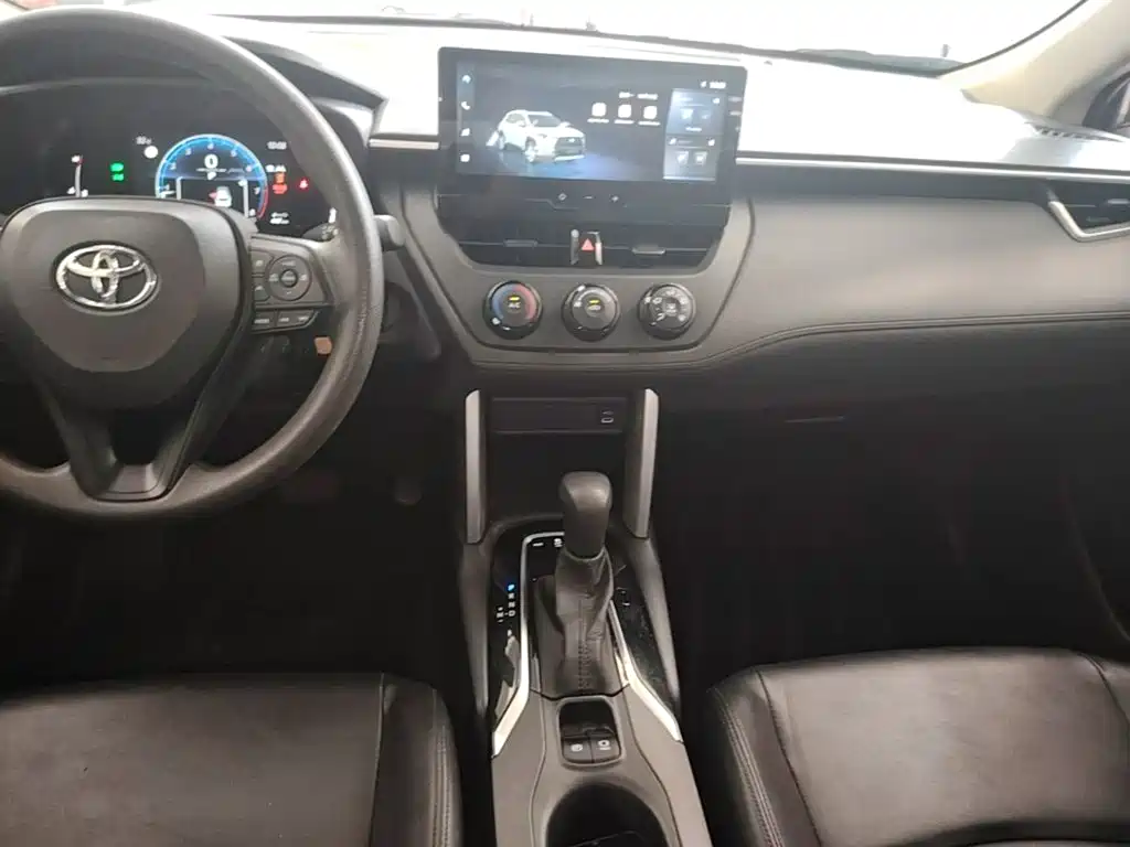 Toyota Corolla Cross — миниатюра 13