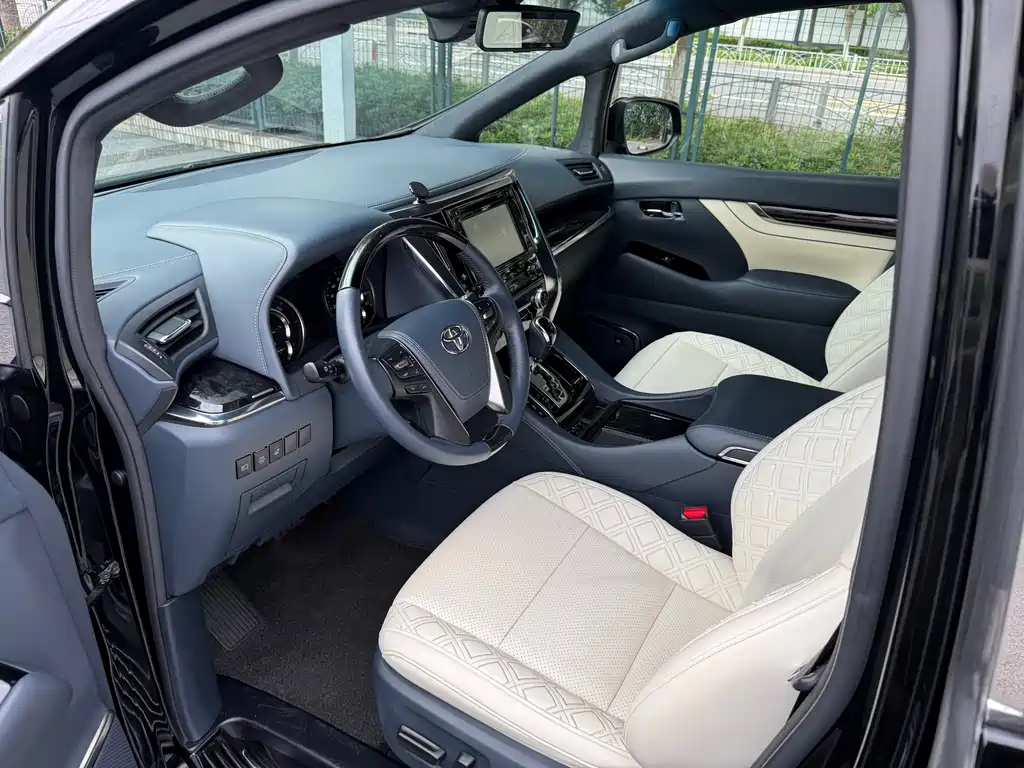 Toyota Vellfire 2019 2.5L HV Luxury