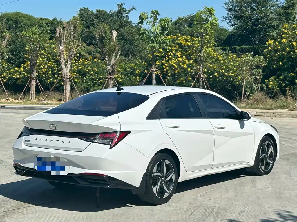 Hyundai Elantra — миниатюра 9