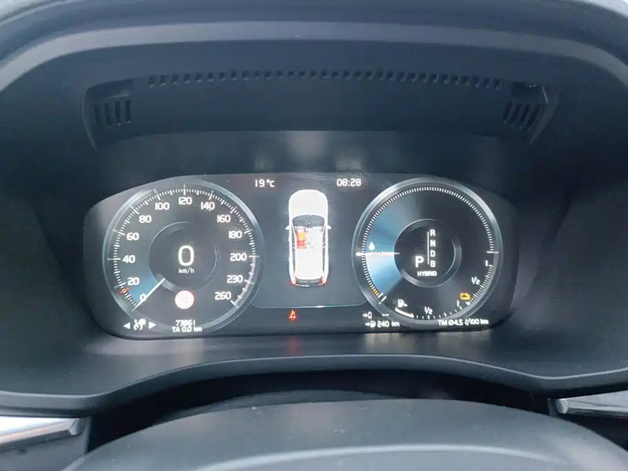 Volvo XC60 PHEV — миниатюра 14