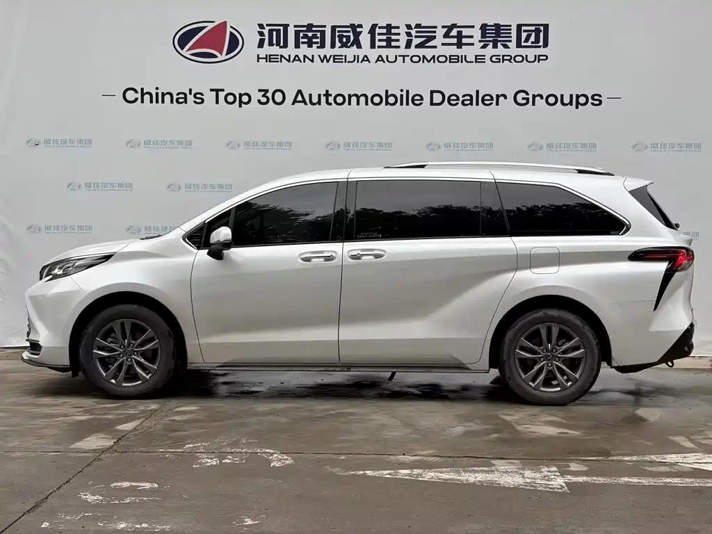 Toyota Sienna — миниатюра 4