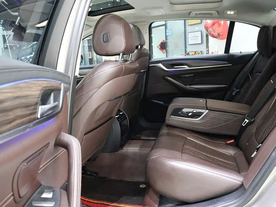 BMW 5 Series New Energy — миниатюра 7