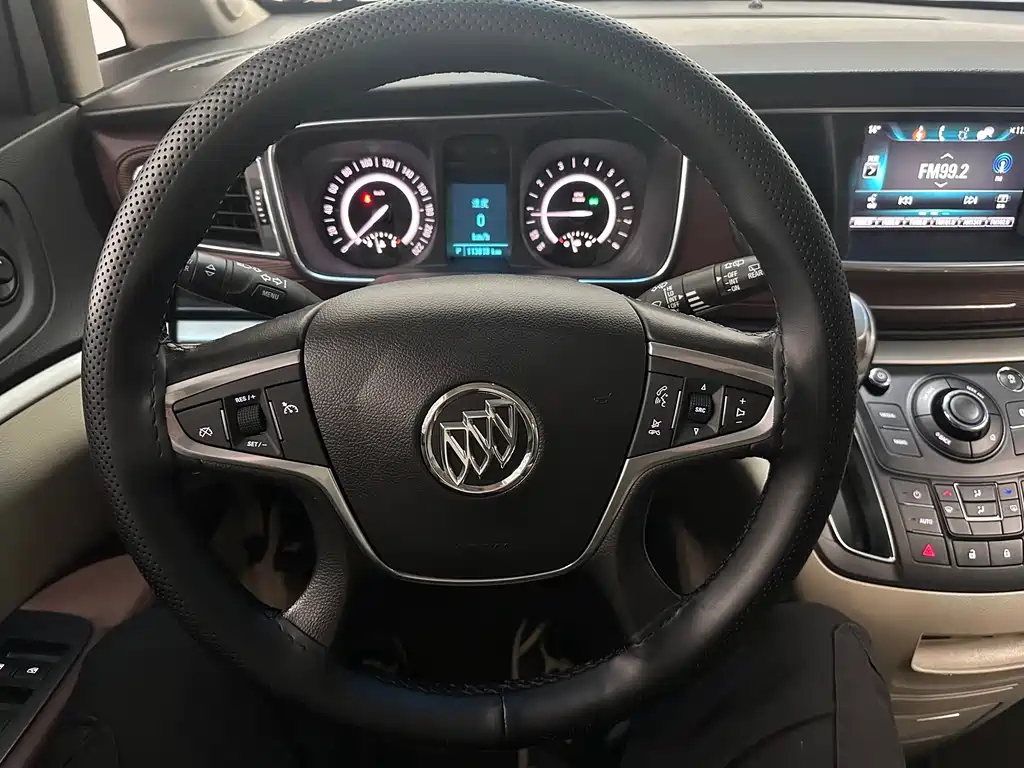 Buick GL8 — миниатюра 10