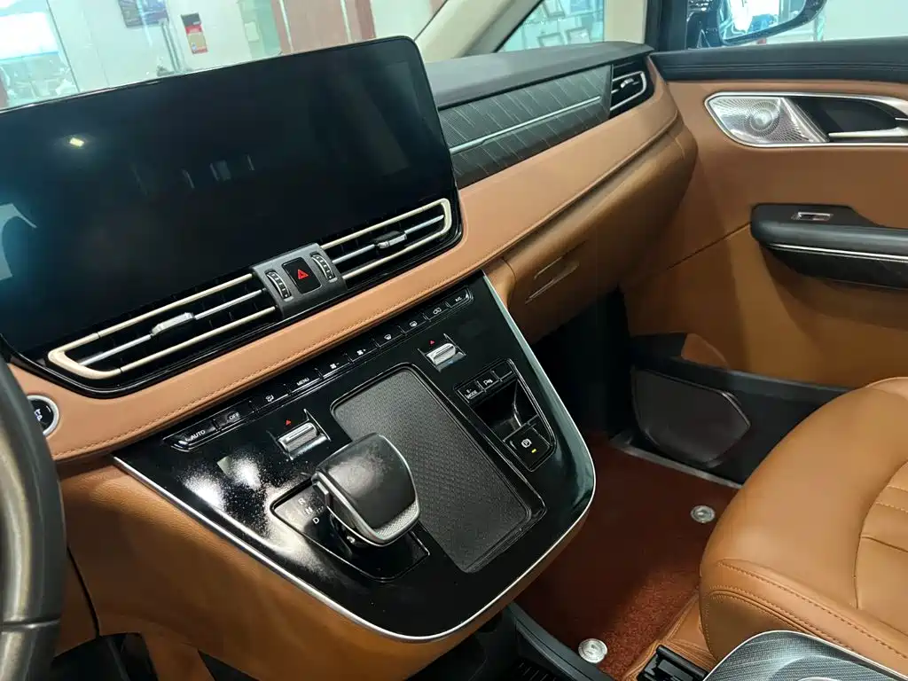 Hongqi Hongqi HQ9 PHEV — миниатюра 15