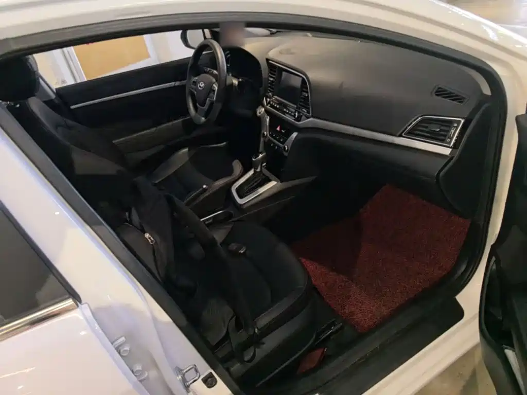 Hyundai Elantra — миниатюра 25