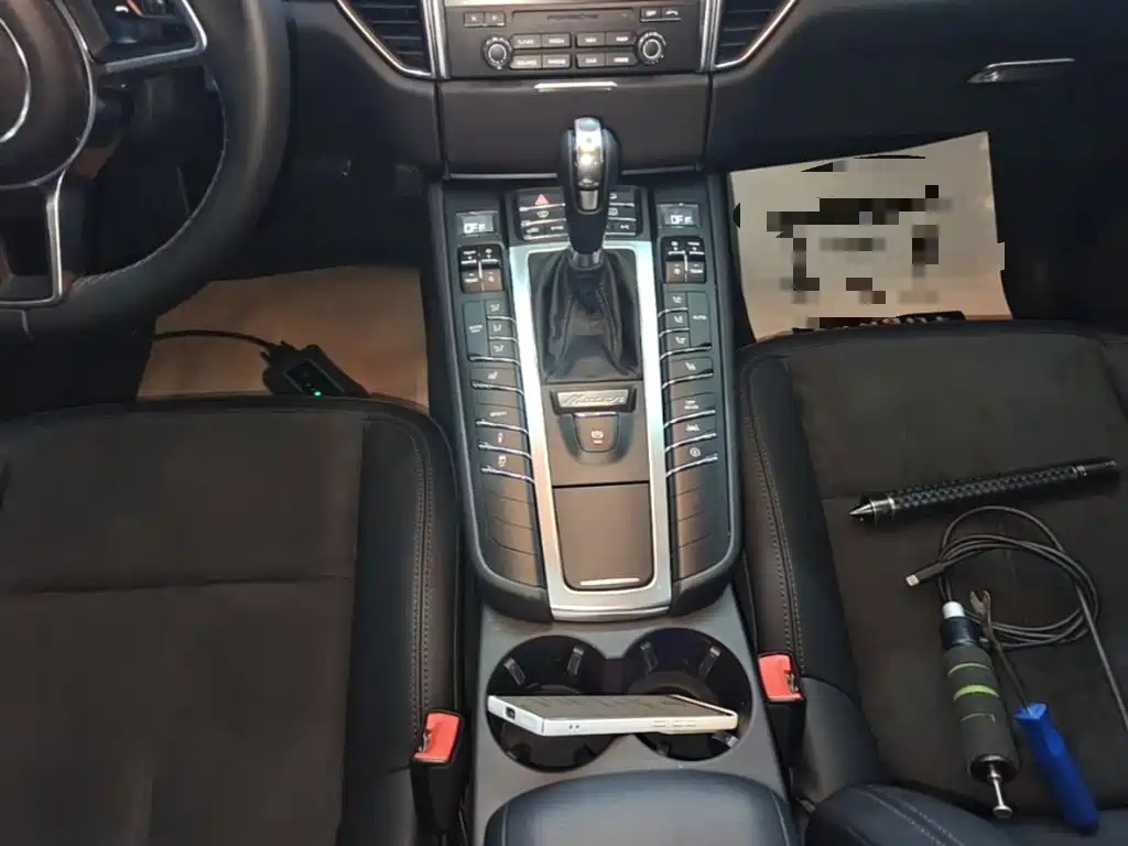 Porsche Macan — миниатюра 14