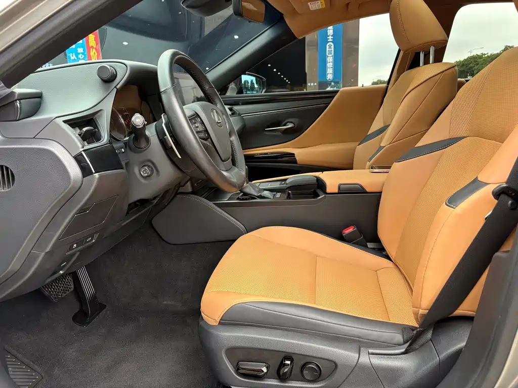 Lexus ES — миниатюра 12