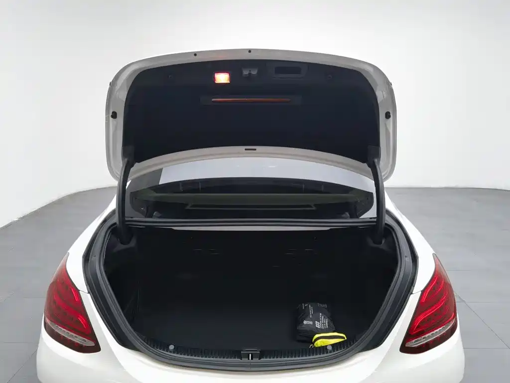 Mercedes-Benz C-Class — миниатюра 16