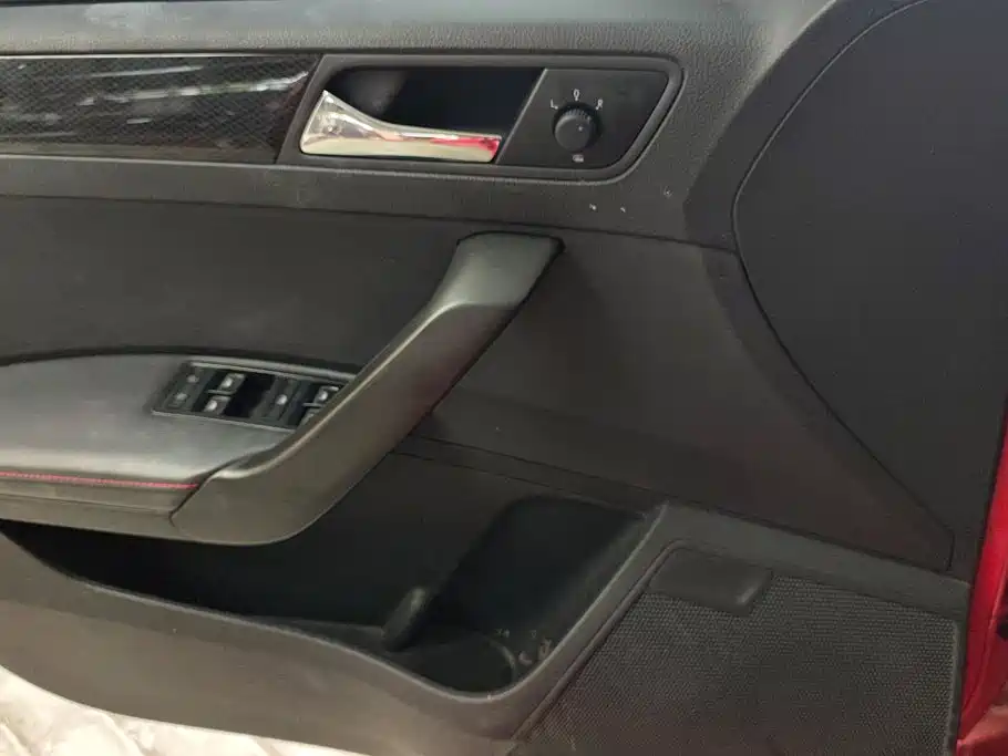 Skoda Rapid Spaceback — миниатюра 7