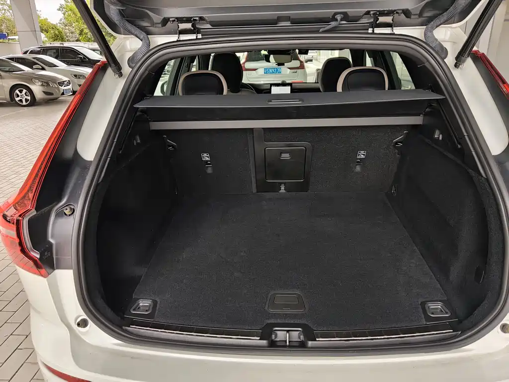 Volvo XC60 2026 B5 Luxury