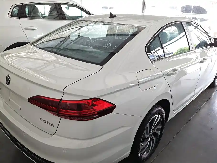 Volkswagen Bora 2025 200TSI DSG