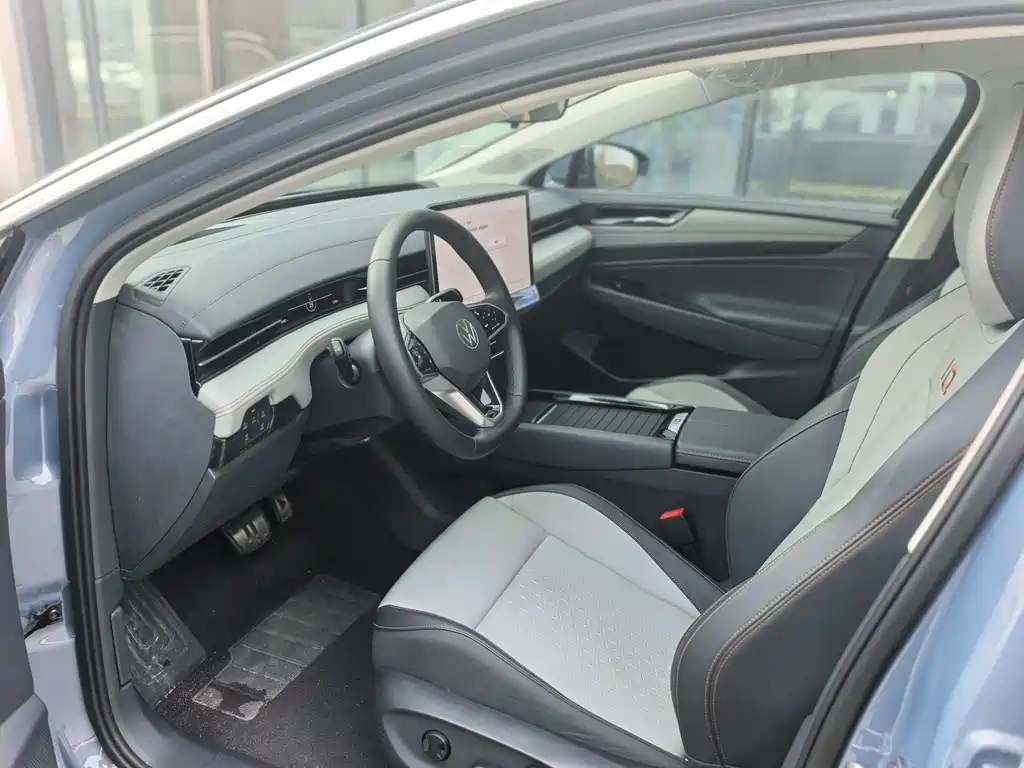 VOLKSWAGEN ID.7 VIZZION