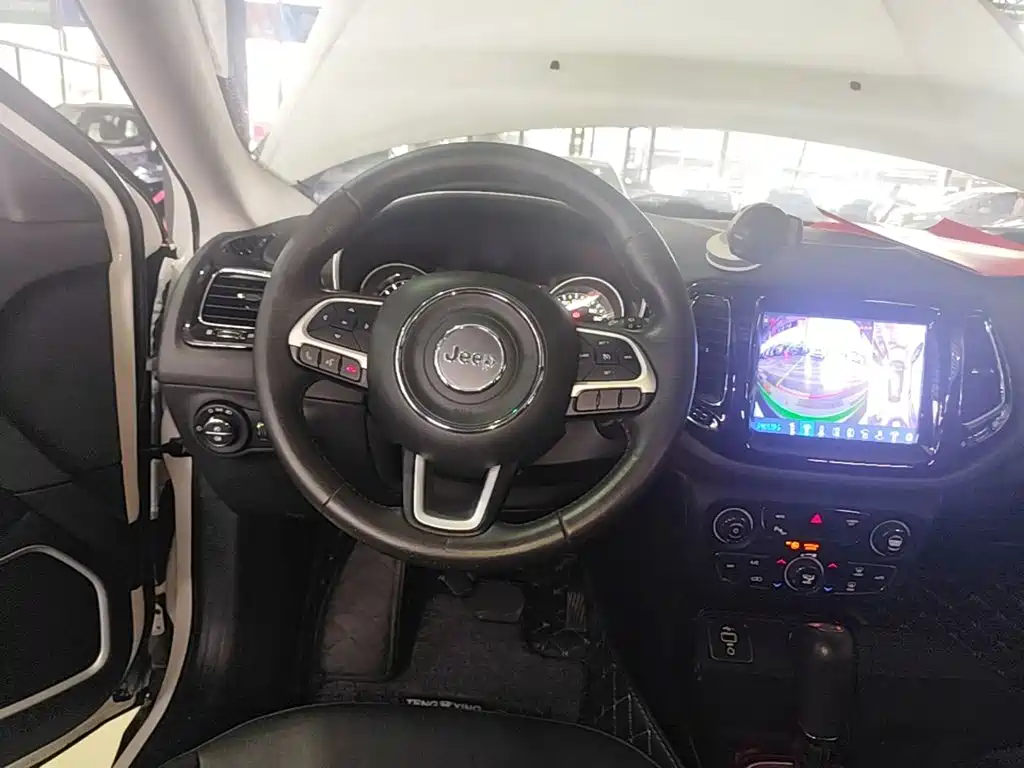 Jeep Compass — миниатюра 11