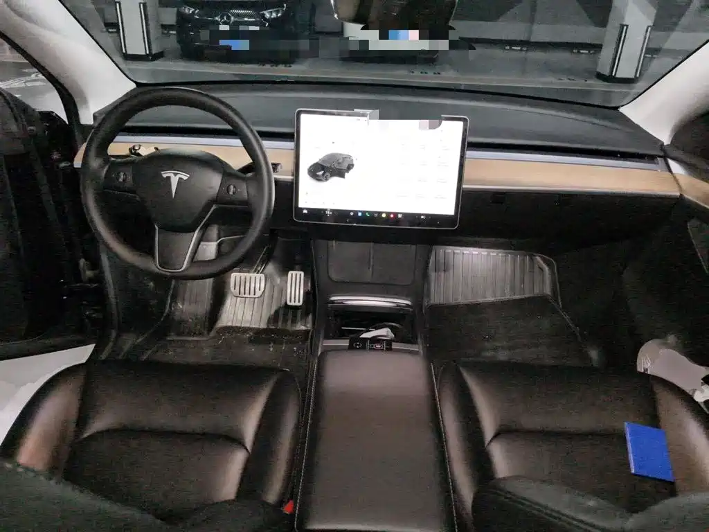 Tesla Model Y — миниатюра 6
